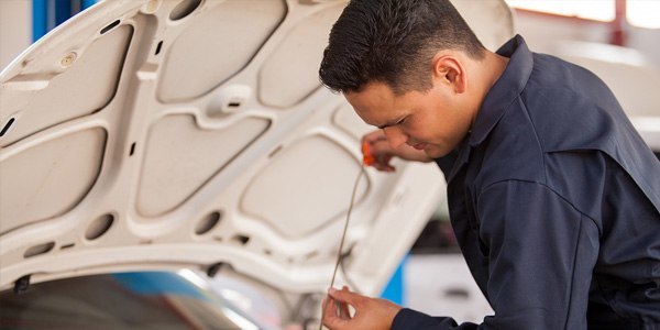 Oil Change Services in Overland Park, Kansas City & Lee's Summit | Sallas Auto Repair